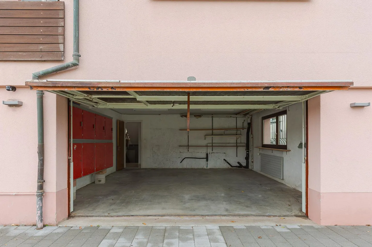 5.5-Room Single-Family Home with Development Potential, Fireplace, in a Quiet Location - Photo 7 of 30