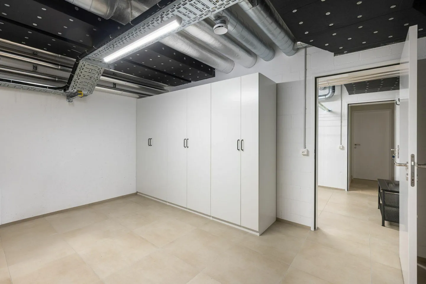 Exclusive city apartment in the midst of a private park landscape - Photo 16 of 21