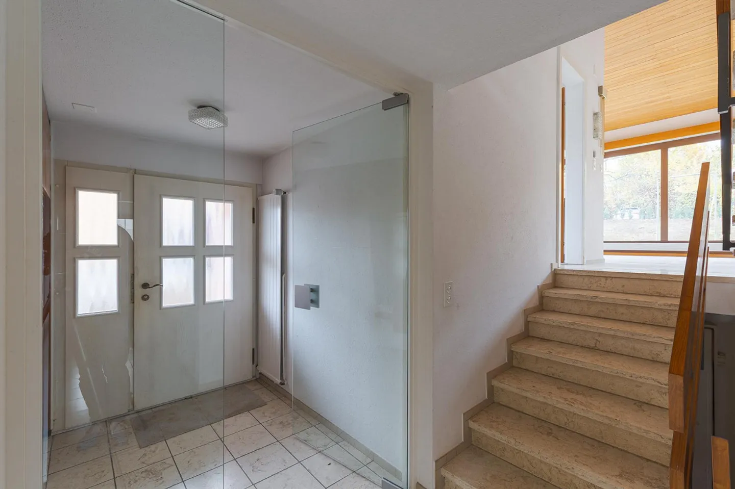 5.5-Room Single-Family Home with Development Potential, Fireplace, in a Quiet Location - Photo 8 of 30