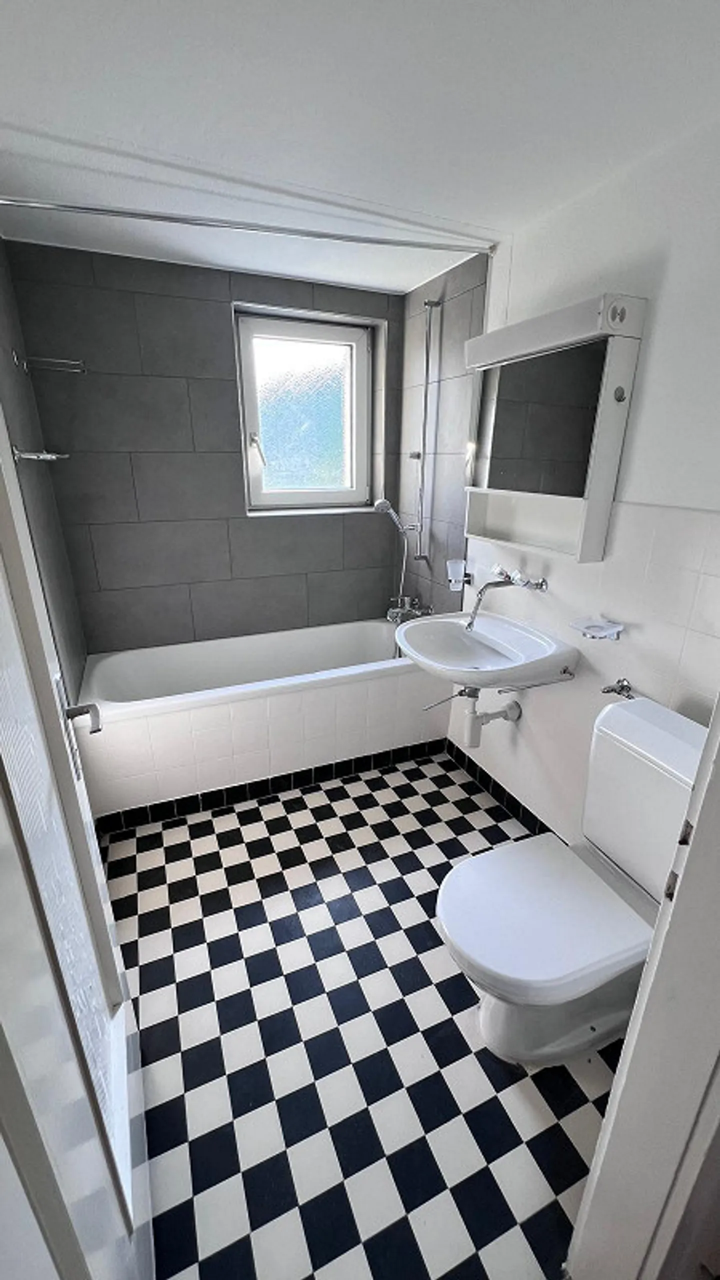 Appealing 3-room apartment in a border location - Photo 8 of 8