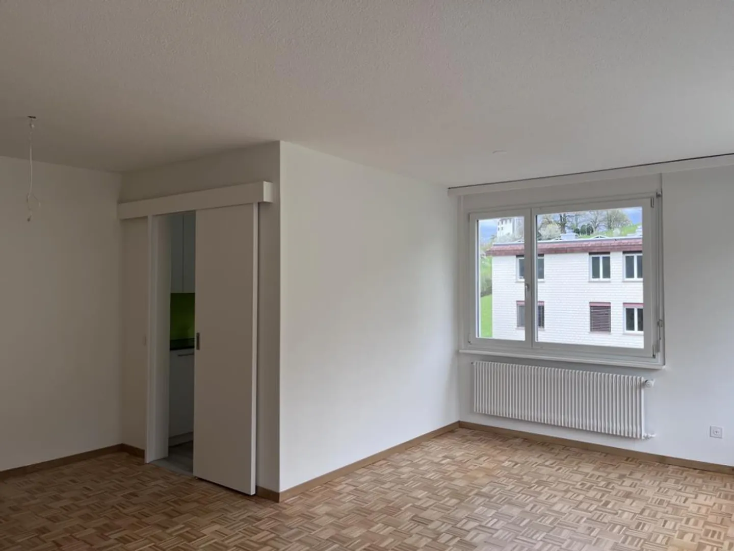 Il Pilatus davanti alla porta d'ingresso - Foto 8 di 9