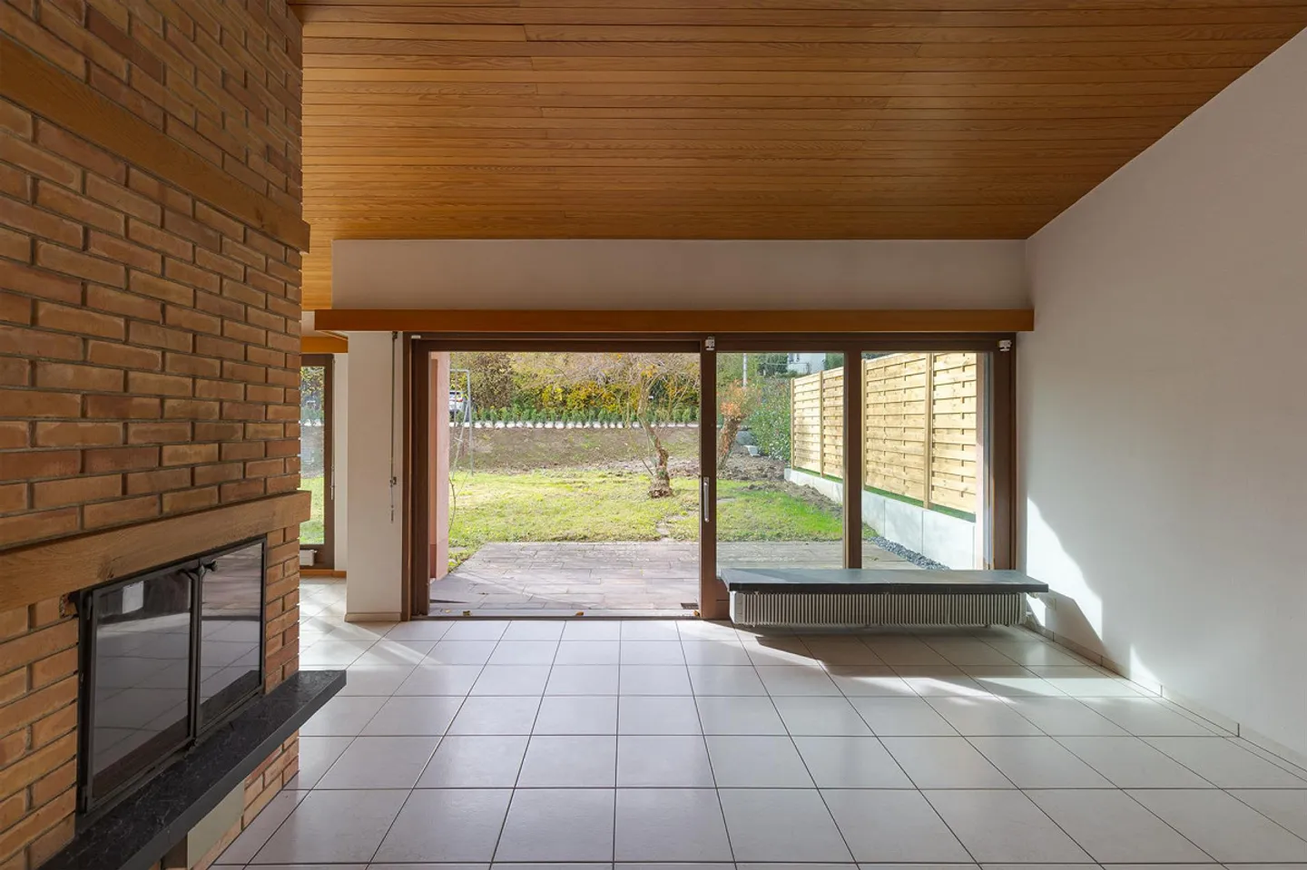 5.5-Room Single-Family Home with Development Potential, Fireplace, in a Quiet Location - Photo 12 of 30