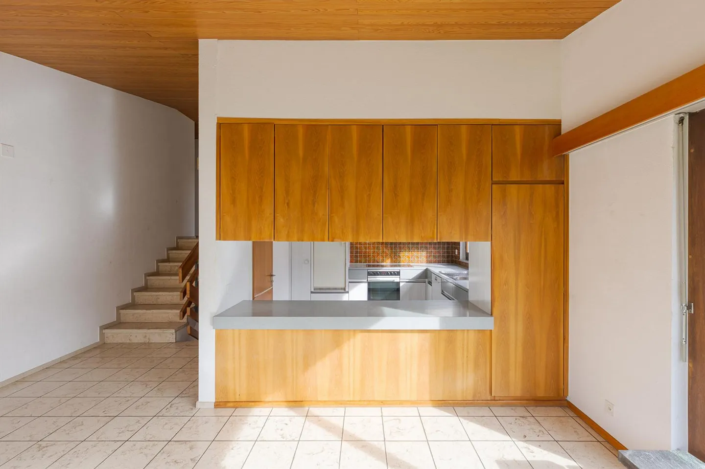 5.5-Room Single-Family Home with Development Potential, Fireplace, in a Quiet Location - Photo 13 of 30