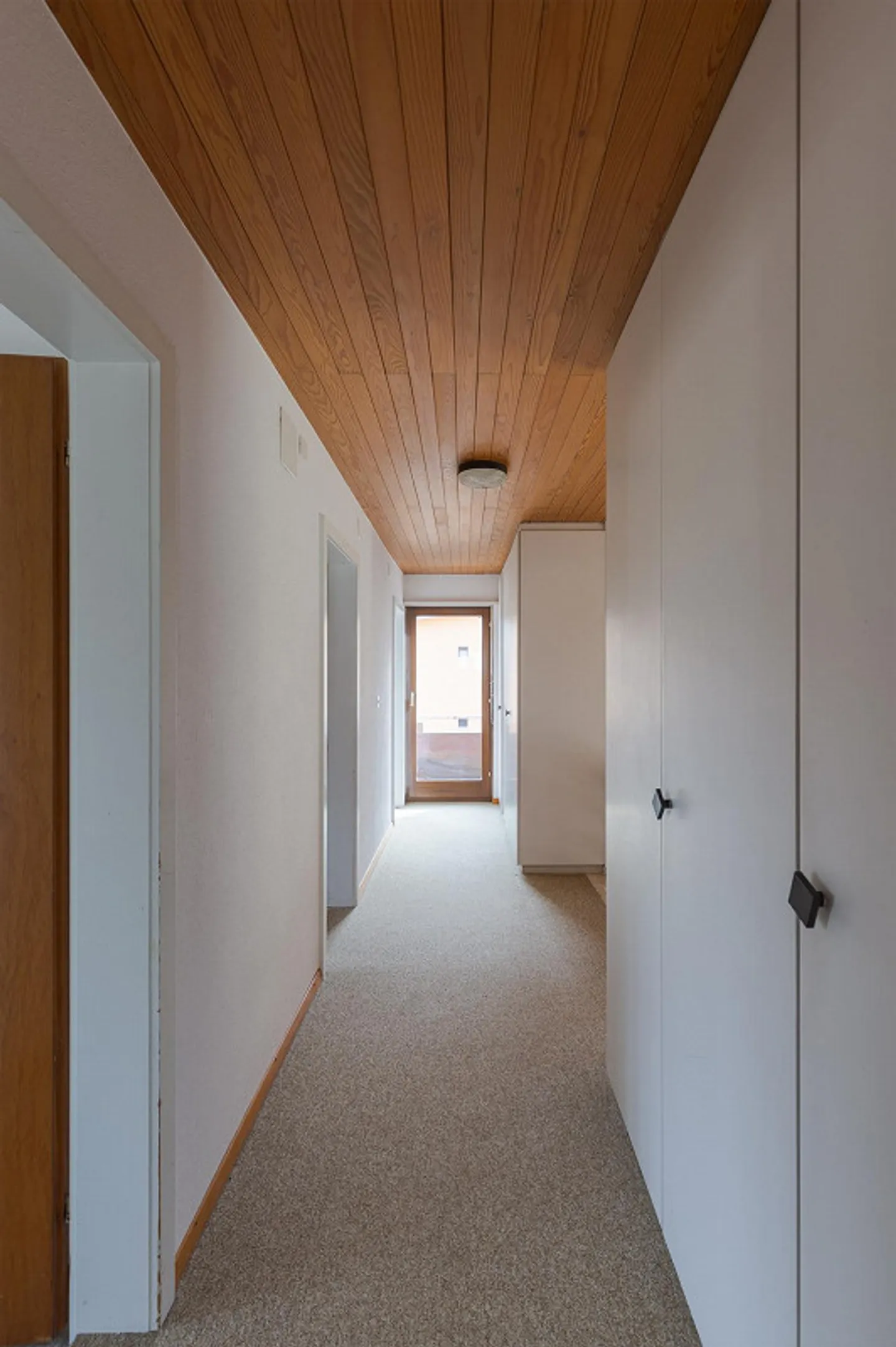 5.5-Room Single-Family Home with Development Potential, Fireplace, in a Quiet Location - Photo 15 of 30