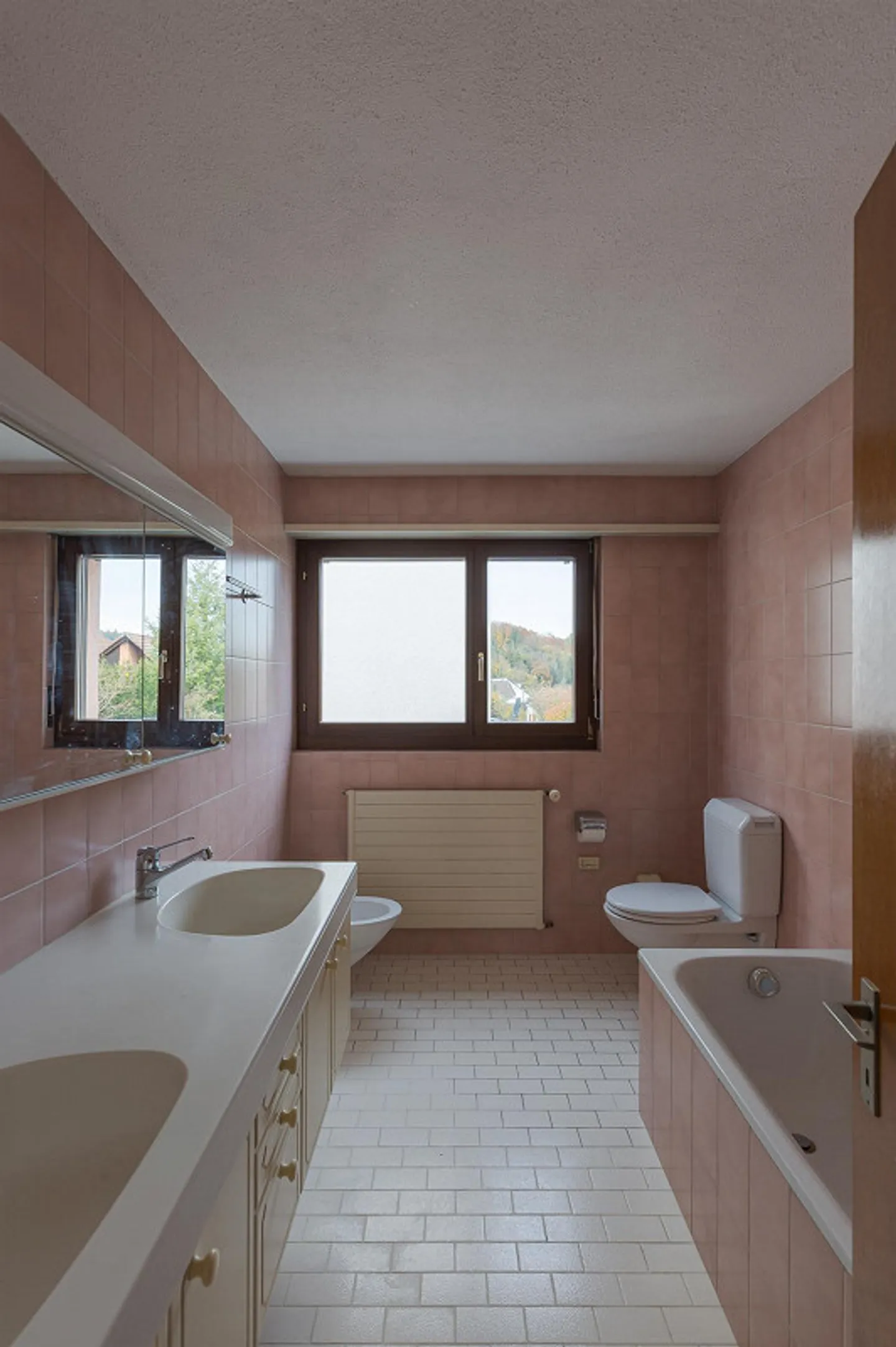 5.5-Room Single-Family Home with Development Potential, Fireplace, in a Quiet Location - Photo 16 of 30