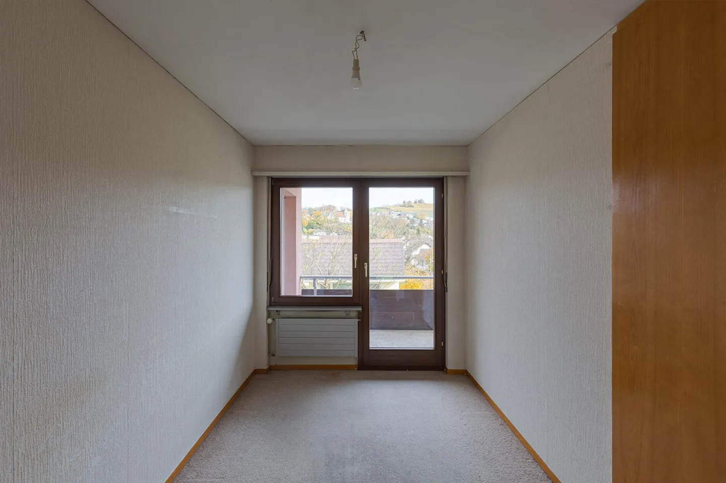 5.5-Room Single-Family Home with Development Potential, Fireplace, in a Quiet Location - Photo 19 of 30