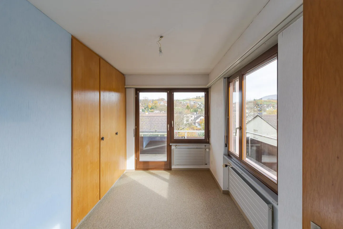 5.5-Room Single-Family Home with Development Potential, Fireplace, in a Quiet Location - Photo 20 of 30