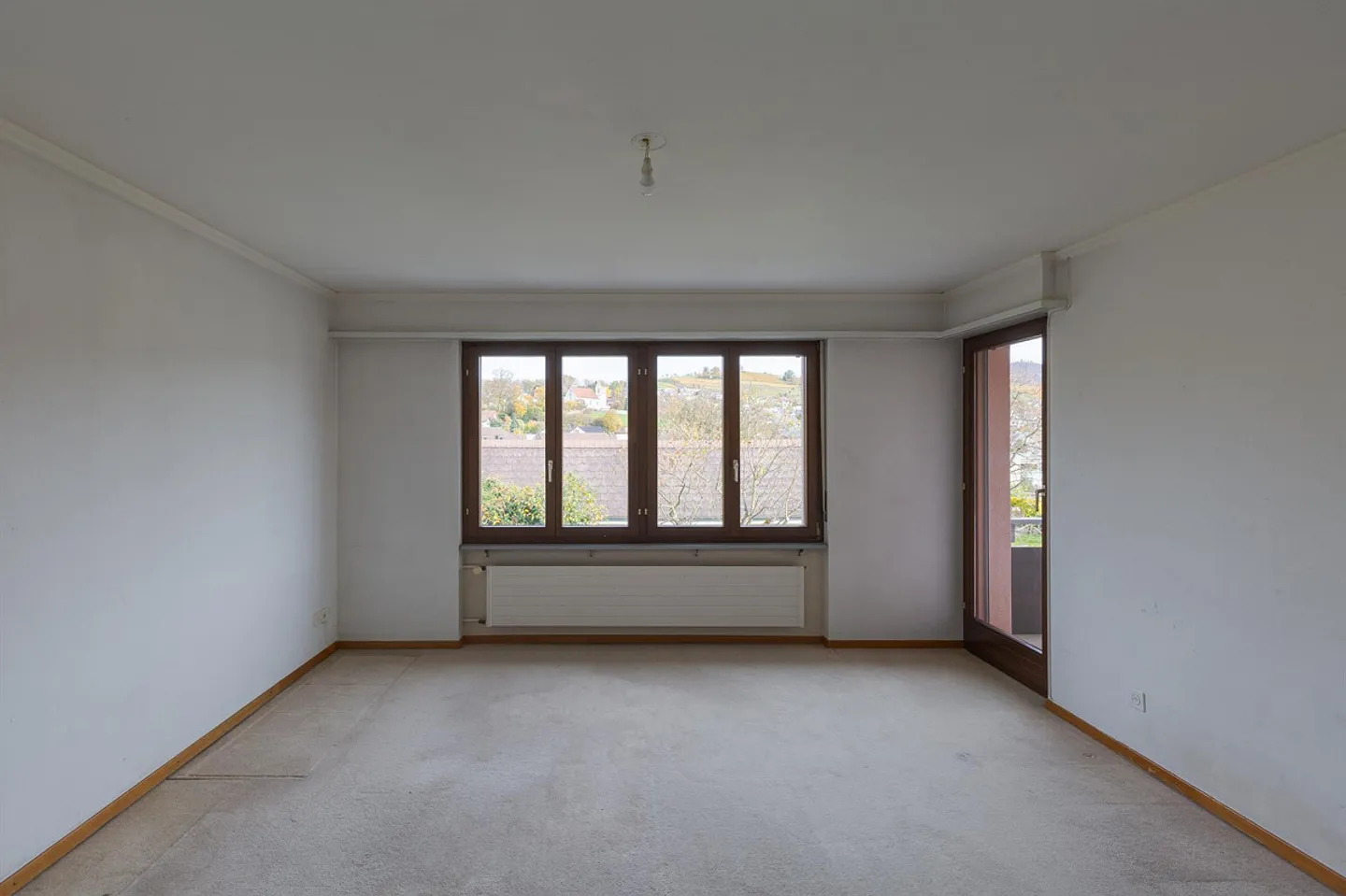 5.5-Room Single-Family Home with Development Potential, Fireplace, in a Quiet Location - Photo 17 of 30