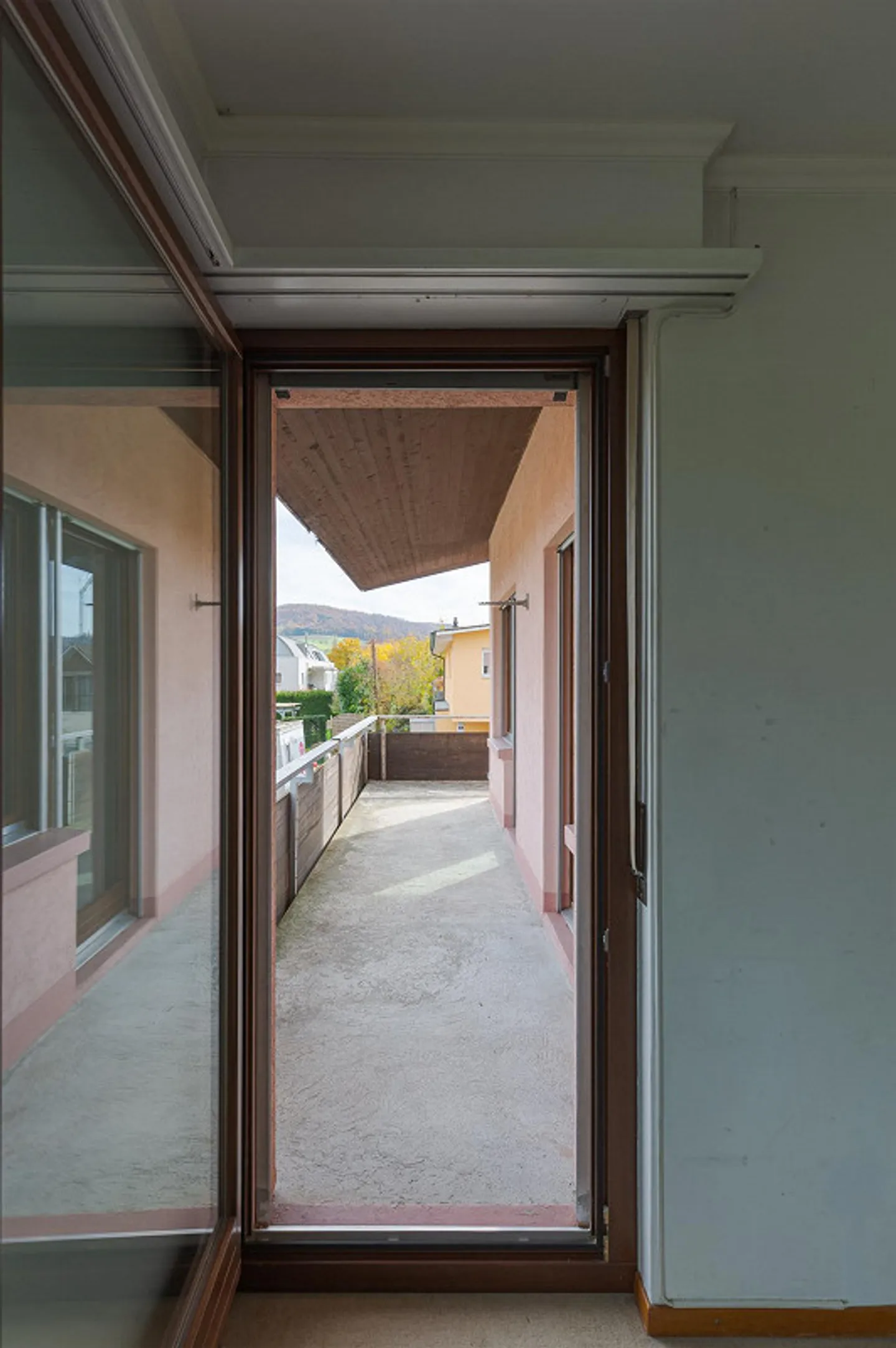 5.5-Room Single-Family Home with Development Potential, Fireplace, in a Quiet Location - Photo 18 of 30