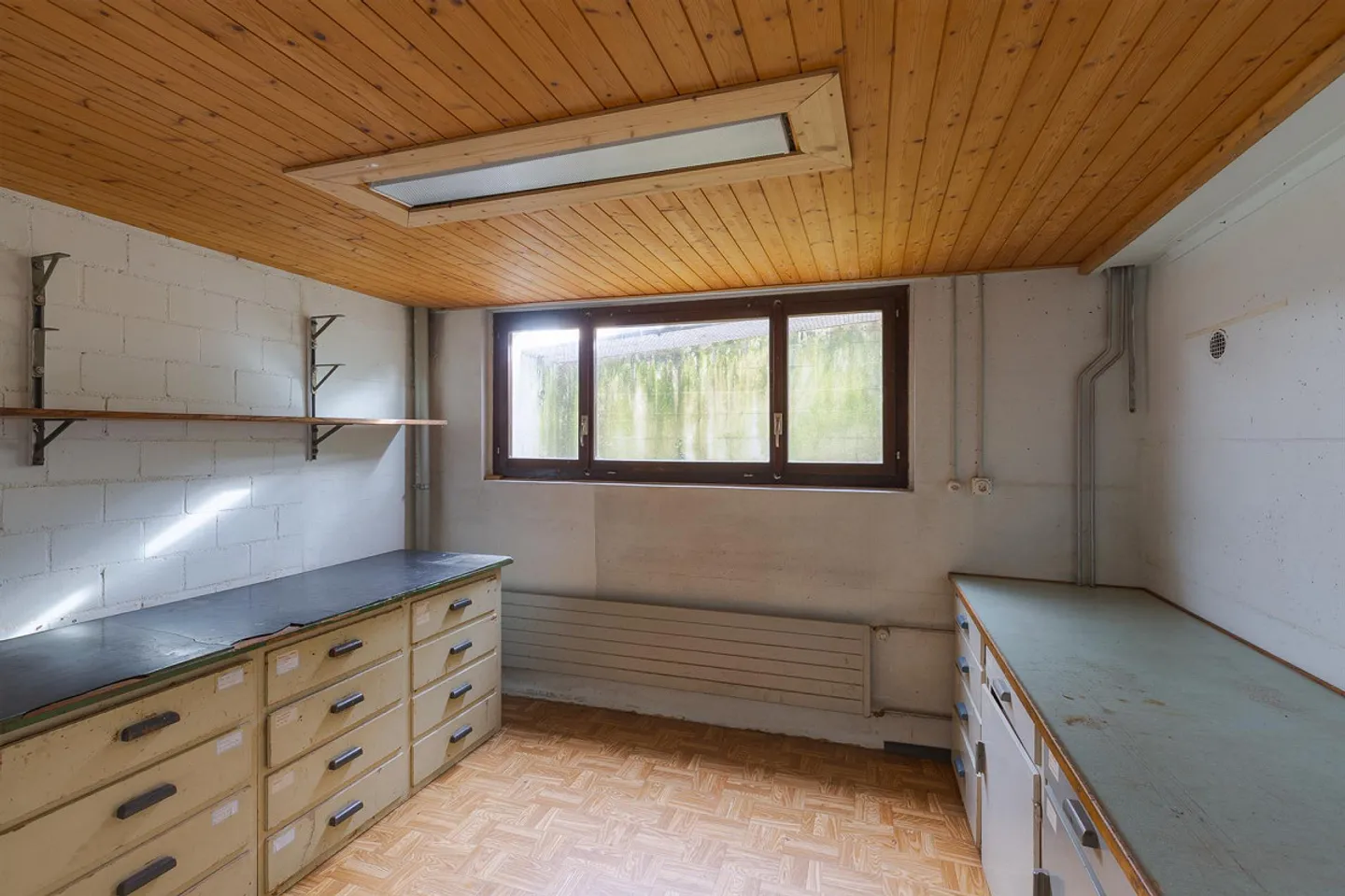 5.5-Room Single-Family Home with Development Potential, Fireplace, in a Quiet Location - Photo 21 of 30