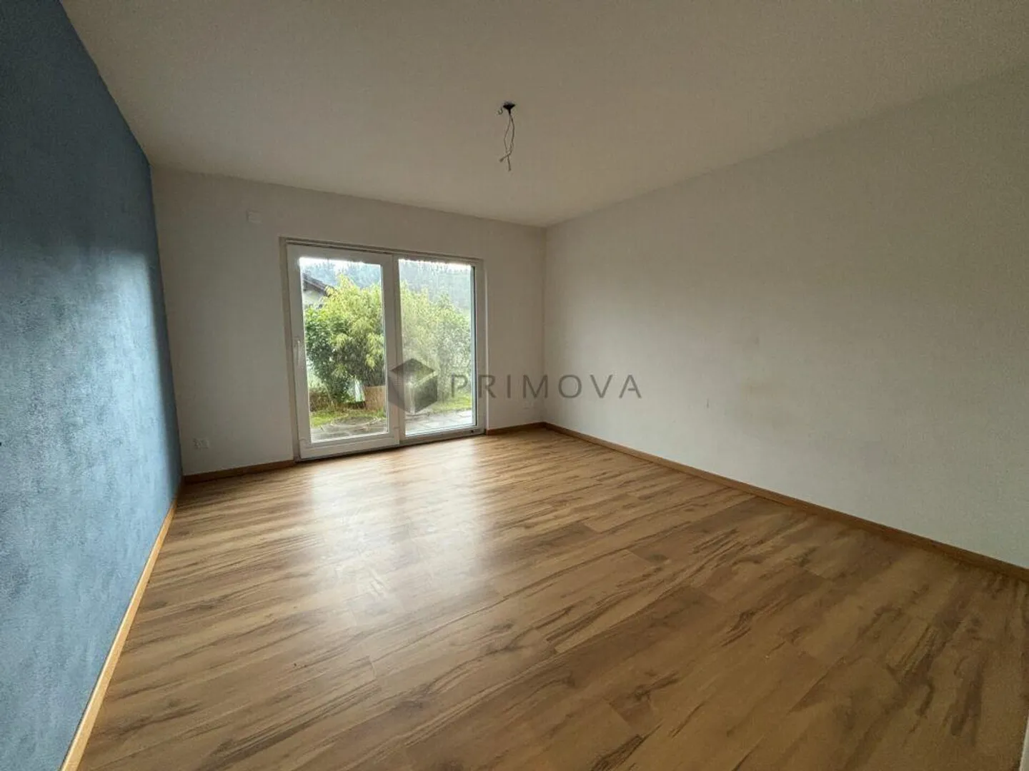 Vivez dans le vert, cette maison avec une vue imprenable cherche son égal ! - Photo 5 sur 12