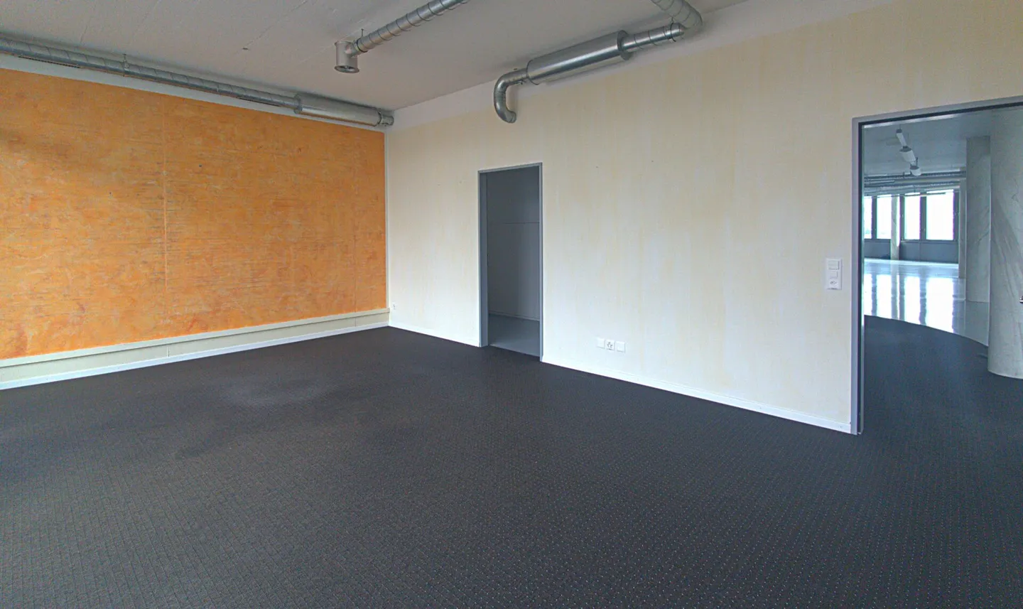 Gekühlte, äusserst helle Gewerbefläche mit abgetrenntem Büro! - Foto 5 von 6