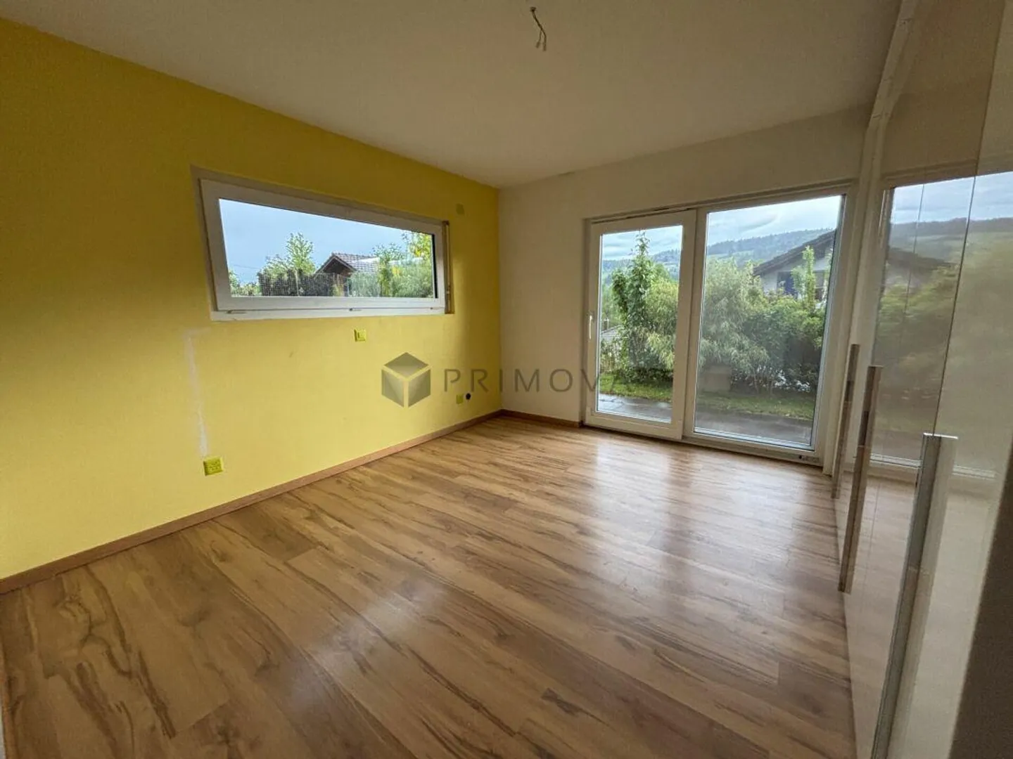 Vivez dans le vert, cette maison avec une vue imprenable cherche son égal ! - Photo 4 sur 12