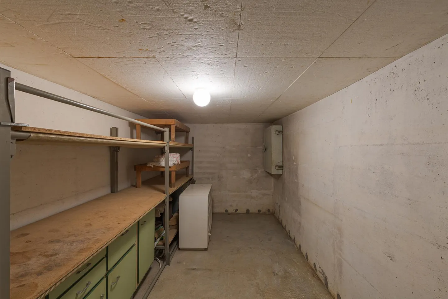 5.5-Room Single-Family Home with Development Potential, Fireplace, in a Quiet Location - Photo 22 of 30