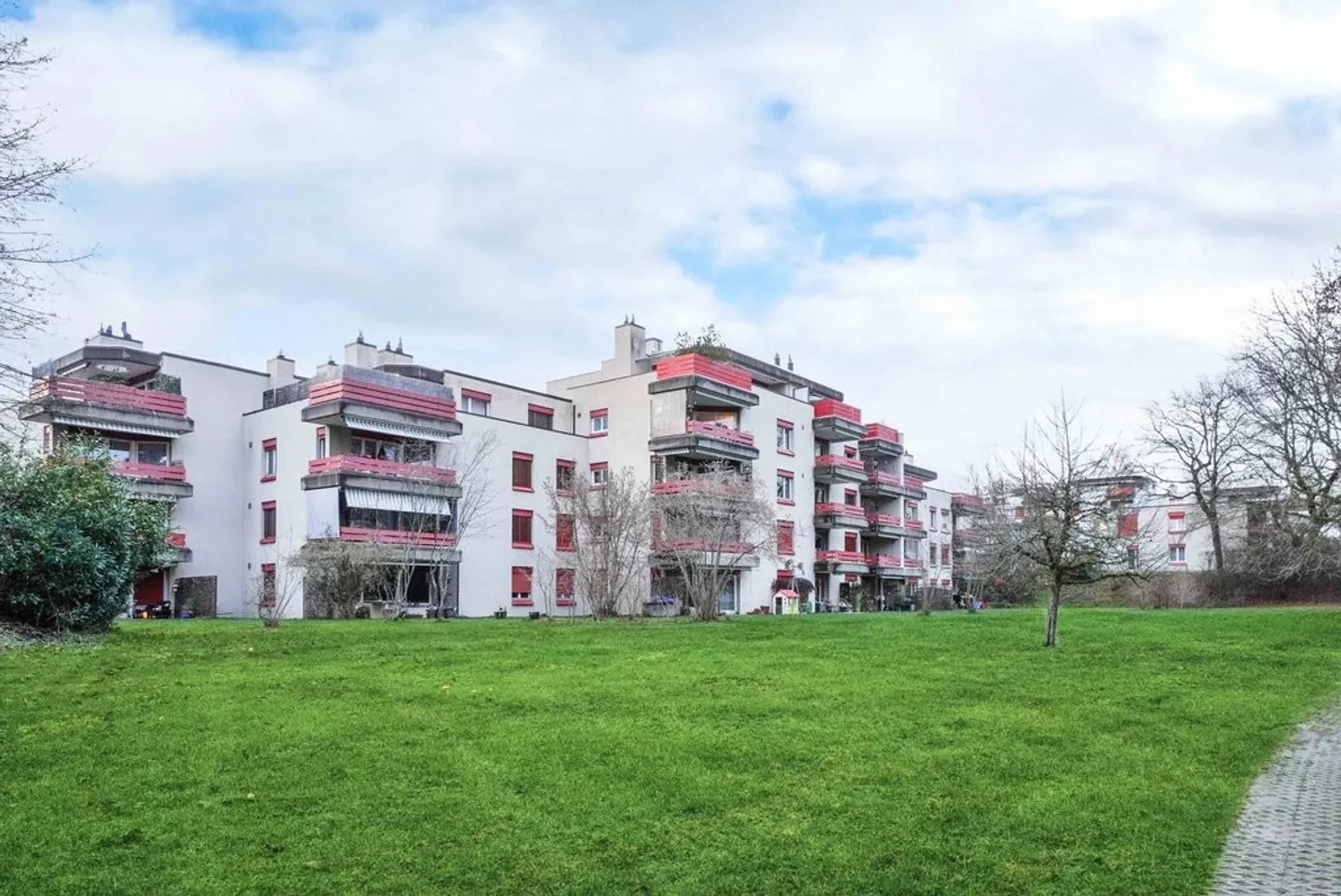 Sunny residential area in a child-friendly environment - Photo 1 of 11