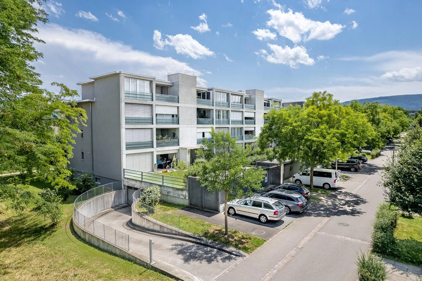 Modernes Apartment mit Balkon - Foto 2 von 6