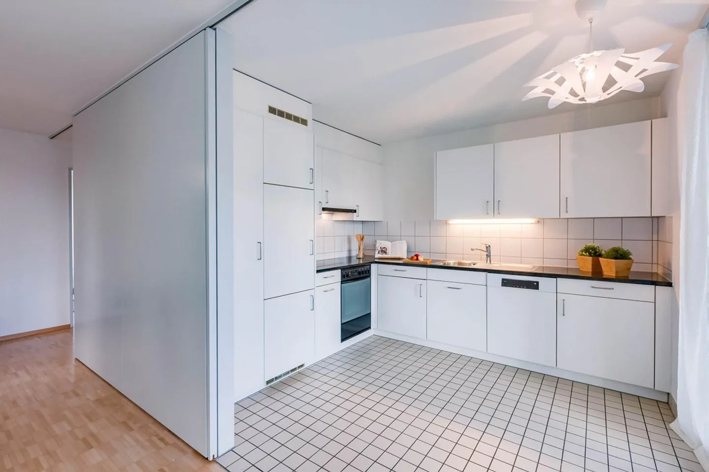 Modernes Apartment mit Balkon - Foto 3 von 6