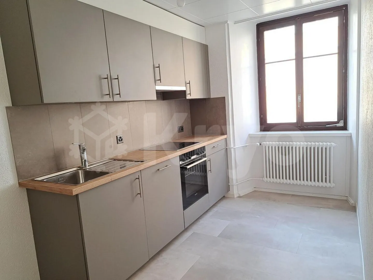 APARTMENT 3 ROOMS UPPER GROUND FLOOR 90 M2 RENOVATED - Photo 1 of 8