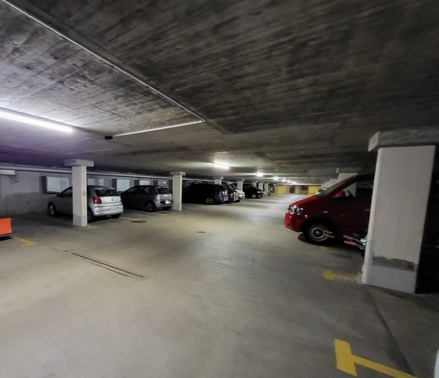 Posto auto a ovest della città - Foto 2 di 2