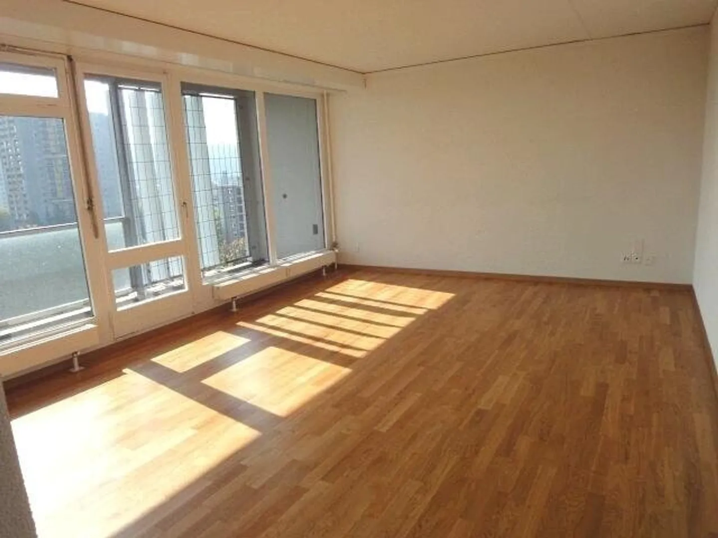 4-room apartment of 81 m2 on the 3rd floor - Photo 5 of 9