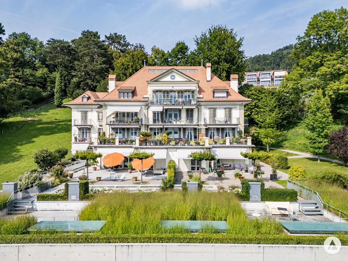 Historique, moderne, directement au bord du lac - Photo 1 sur 13