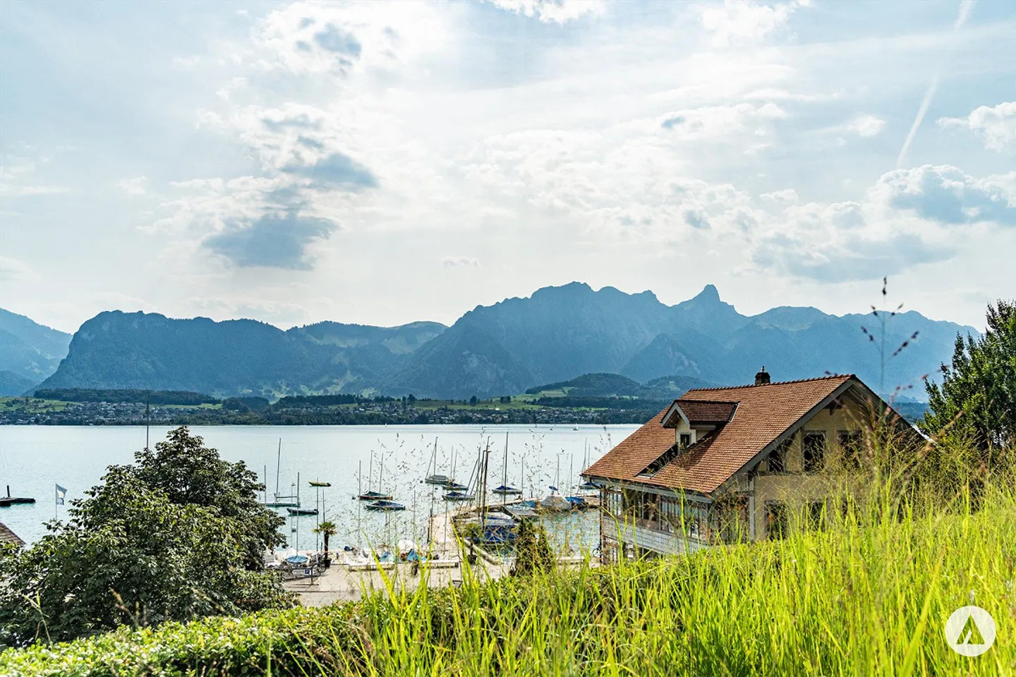 Historique, moderne, directement au bord du lac - Photo 5 sur 13