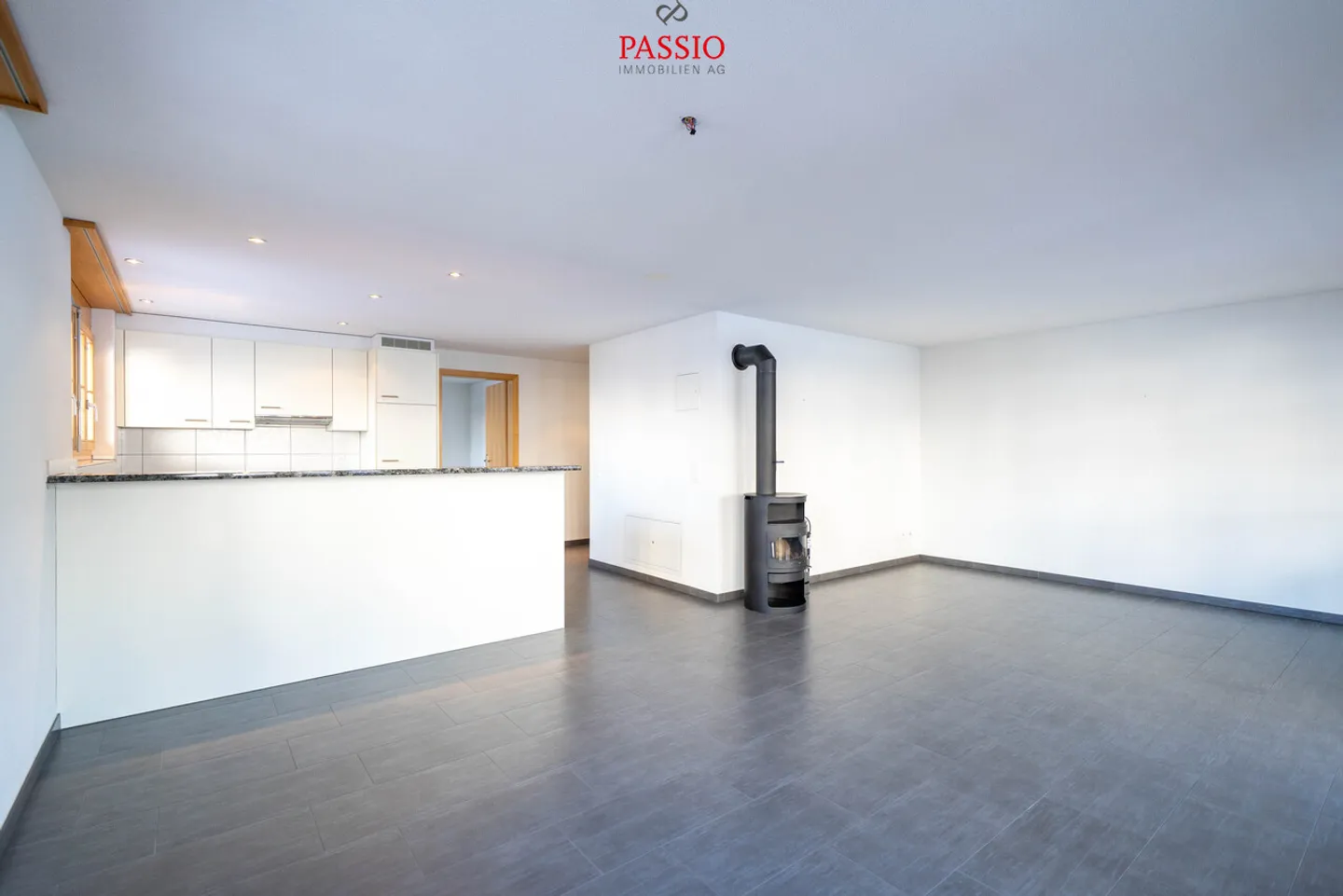 Spacious 3.5-room apartment with Alpine panorama and large balcony - Photo 4 of 19