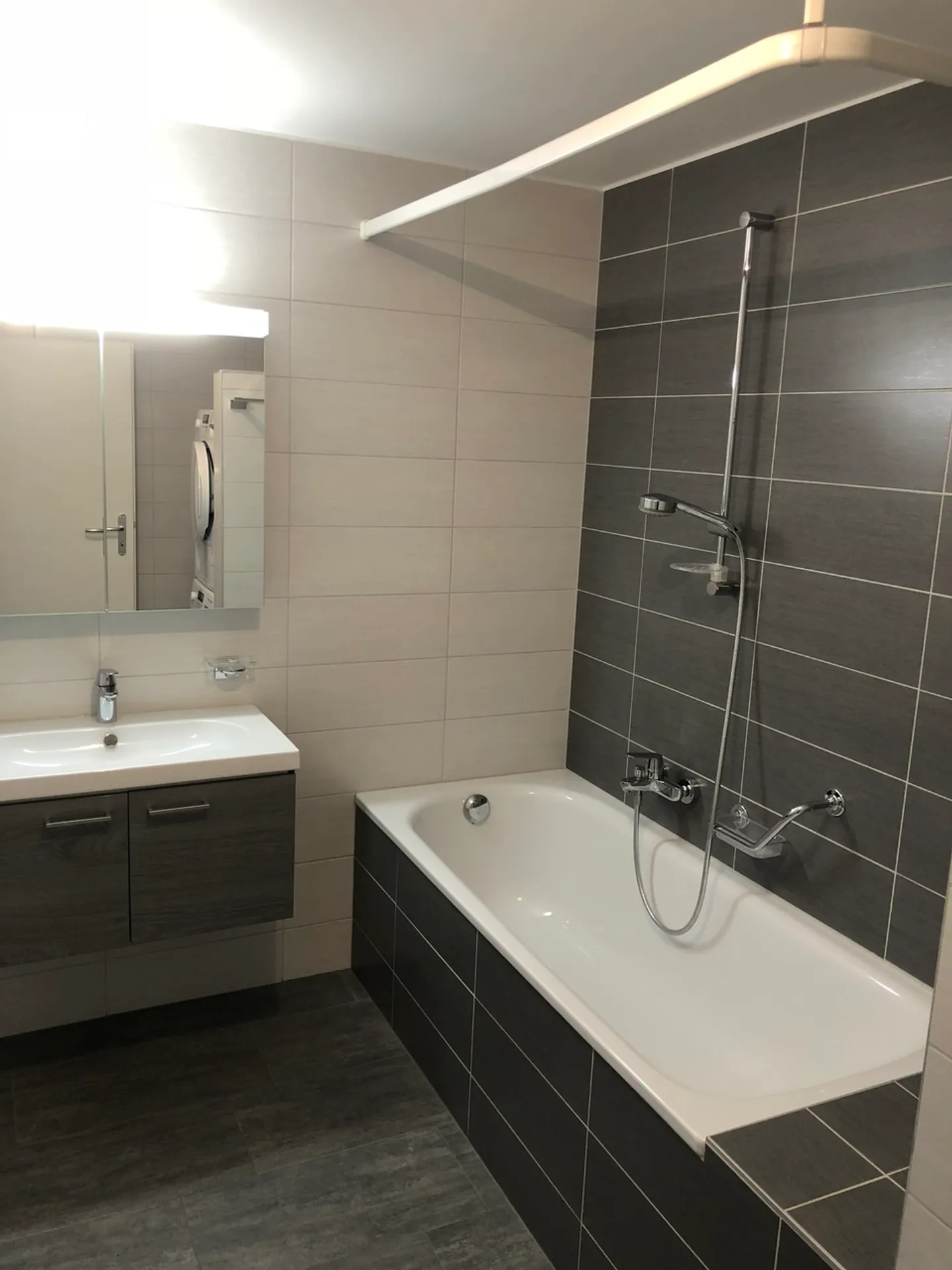 4.5 rooms on the ground floor with balcony and unobstructed view - Photo 5 of 6