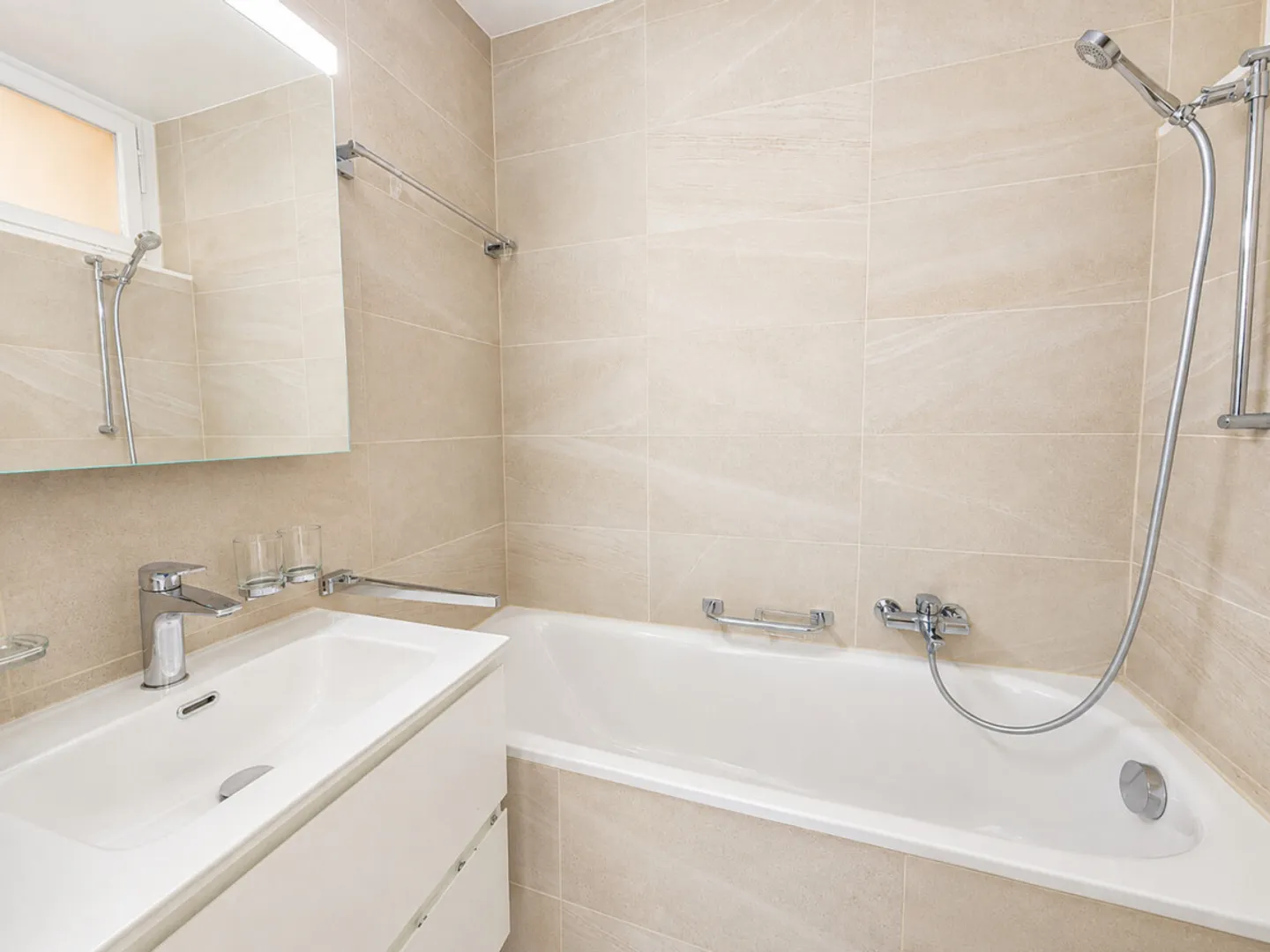 Studio renovated near the lake and the train station! - Photo 4 of 6