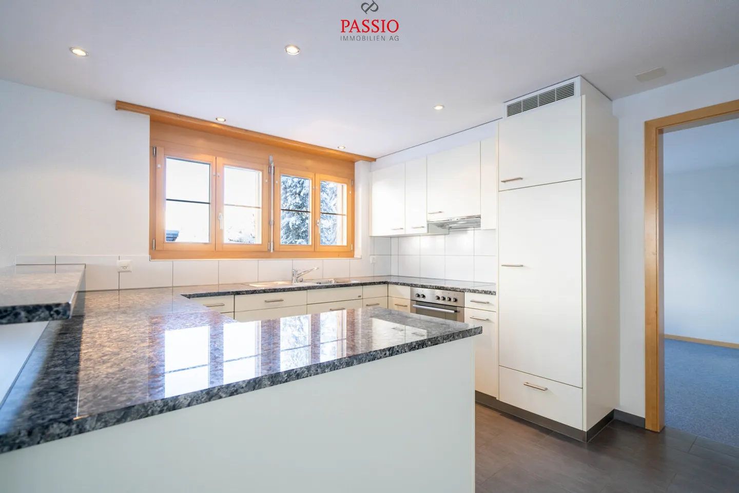 Spacious 3.5-room apartment with Alpine panorama and large balcony - Photo 7 of 19