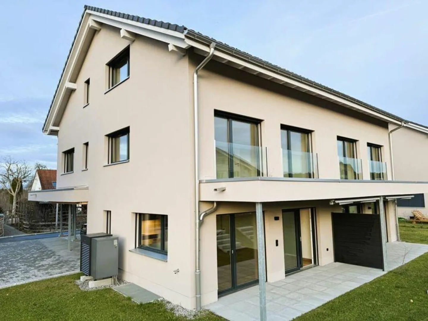 Hochwertige und moderne 5.5-DEFH mit sehr viel Platz in Niederglatt SG - Foto 2 di 13