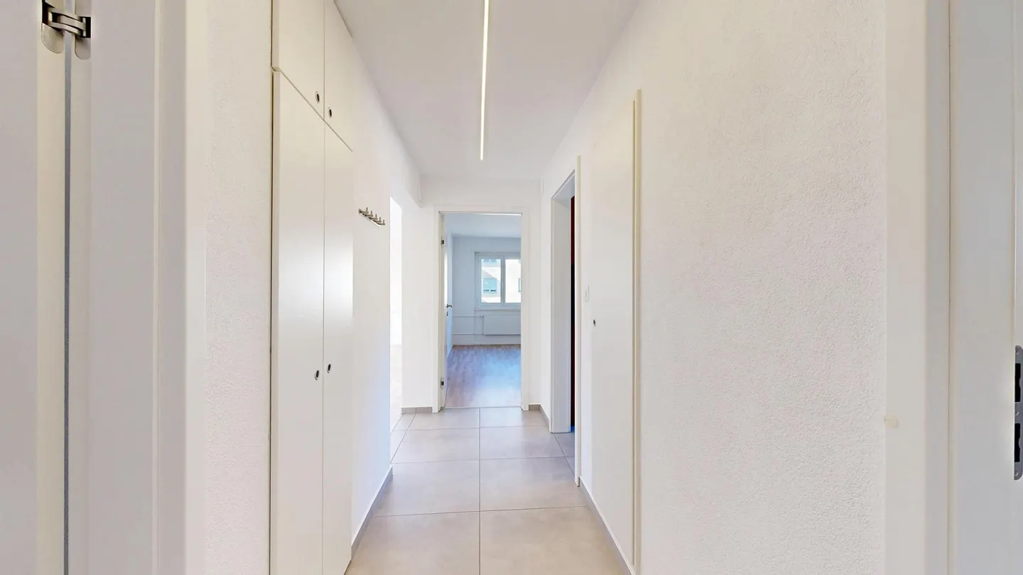 Modernized condominium with 3.5 rooms - Photo 6 of 13