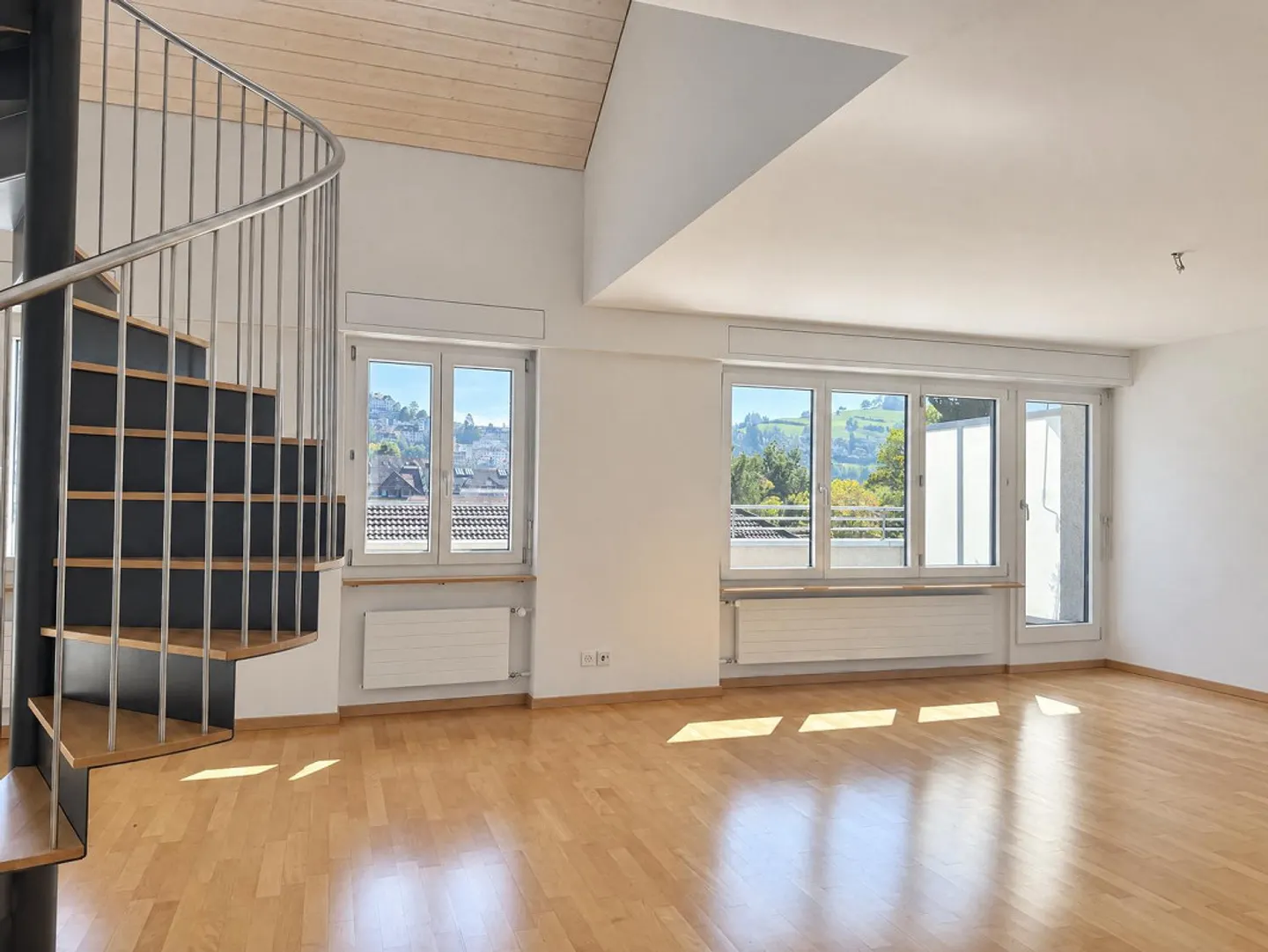 Appartement en duplex spacieux de 4,5 pièces à Rosenberg - Photo 2 sur 11