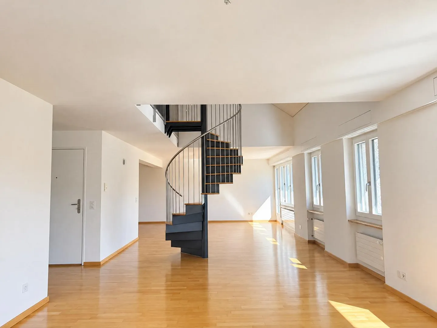Appartement en duplex spacieux de 4,5 pièces à Rosenberg - Photo 3 sur 11