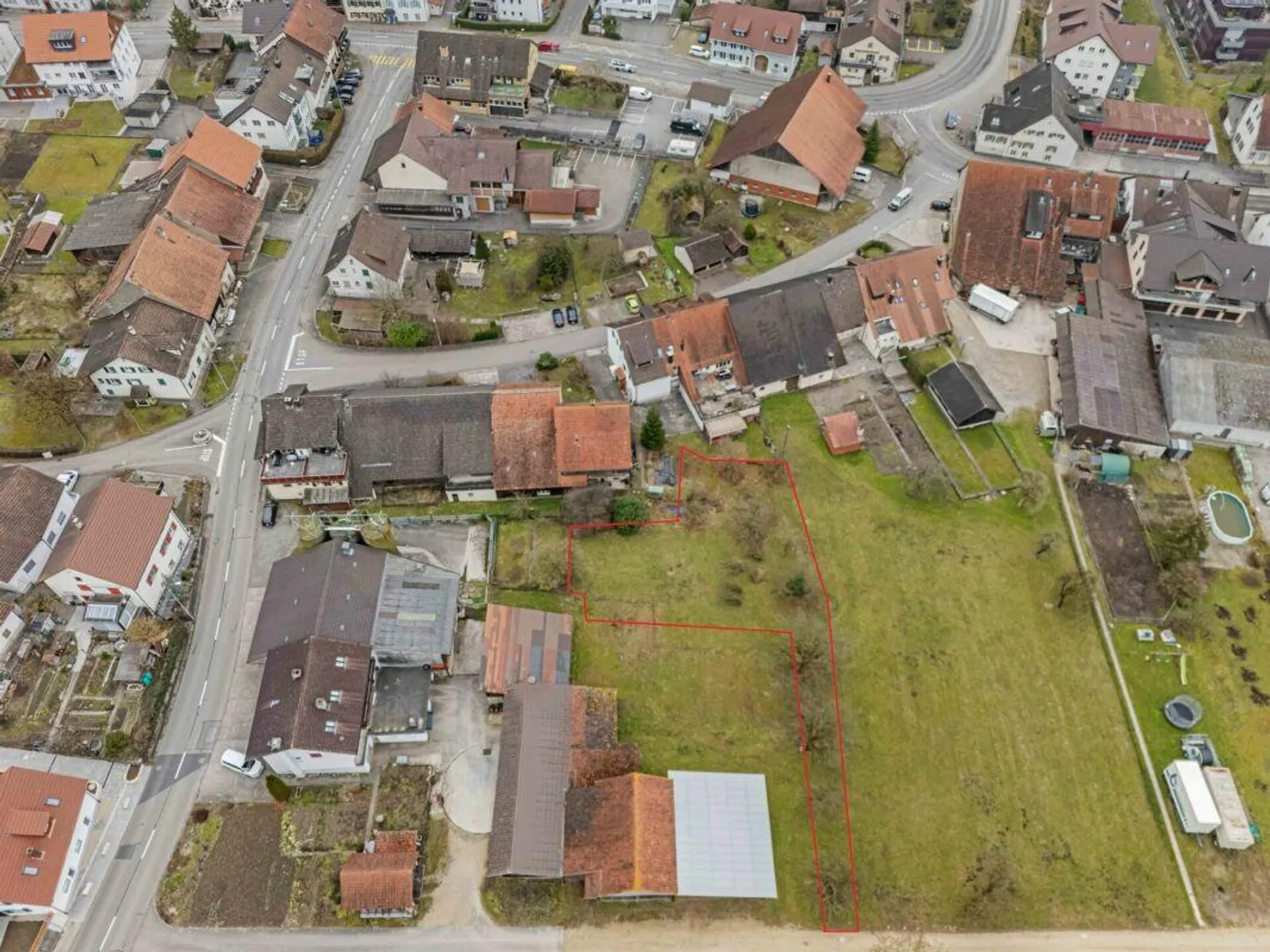 Terreno edificabile di 997 m2, pianeggiante, in una posizione tranquilla e soleggiata! - Foto 1 di 4