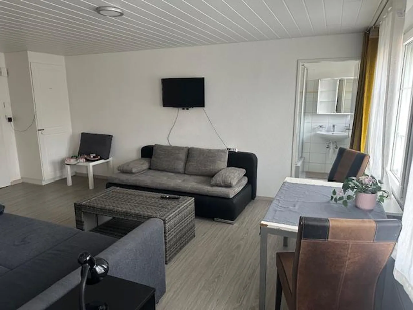 Appartement 1.5 pièces meublé et confortable, bien situé près du lac - Photo 2 sur 5