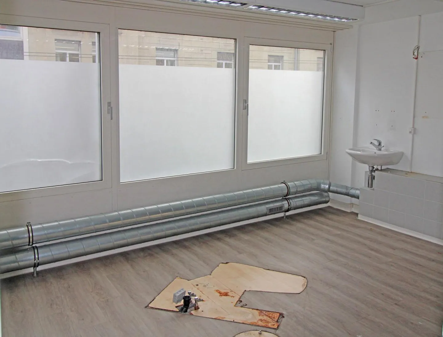 Office space for rent - Photo 3 of 5