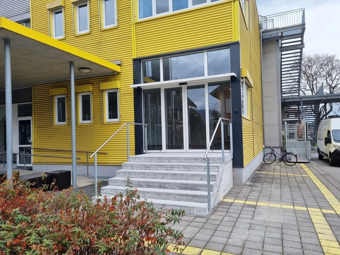 Commercial Space (Service/Production) with a View of Thun Castle / NO FITNESS CENTER - Photo 4 of 13