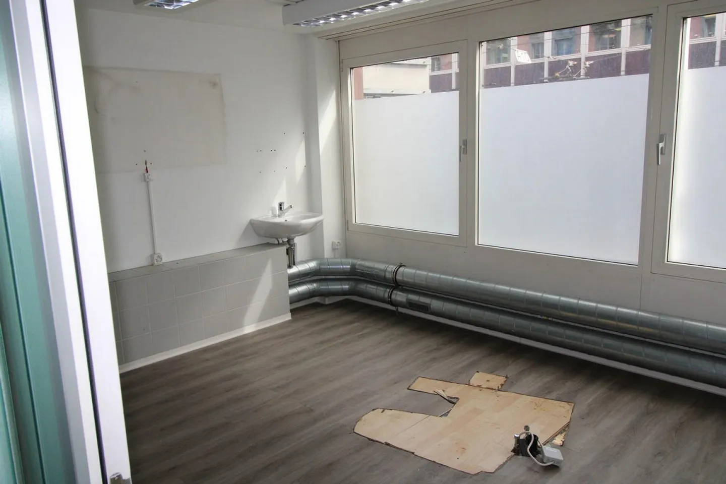 Office space for rent - Photo 4 of 5