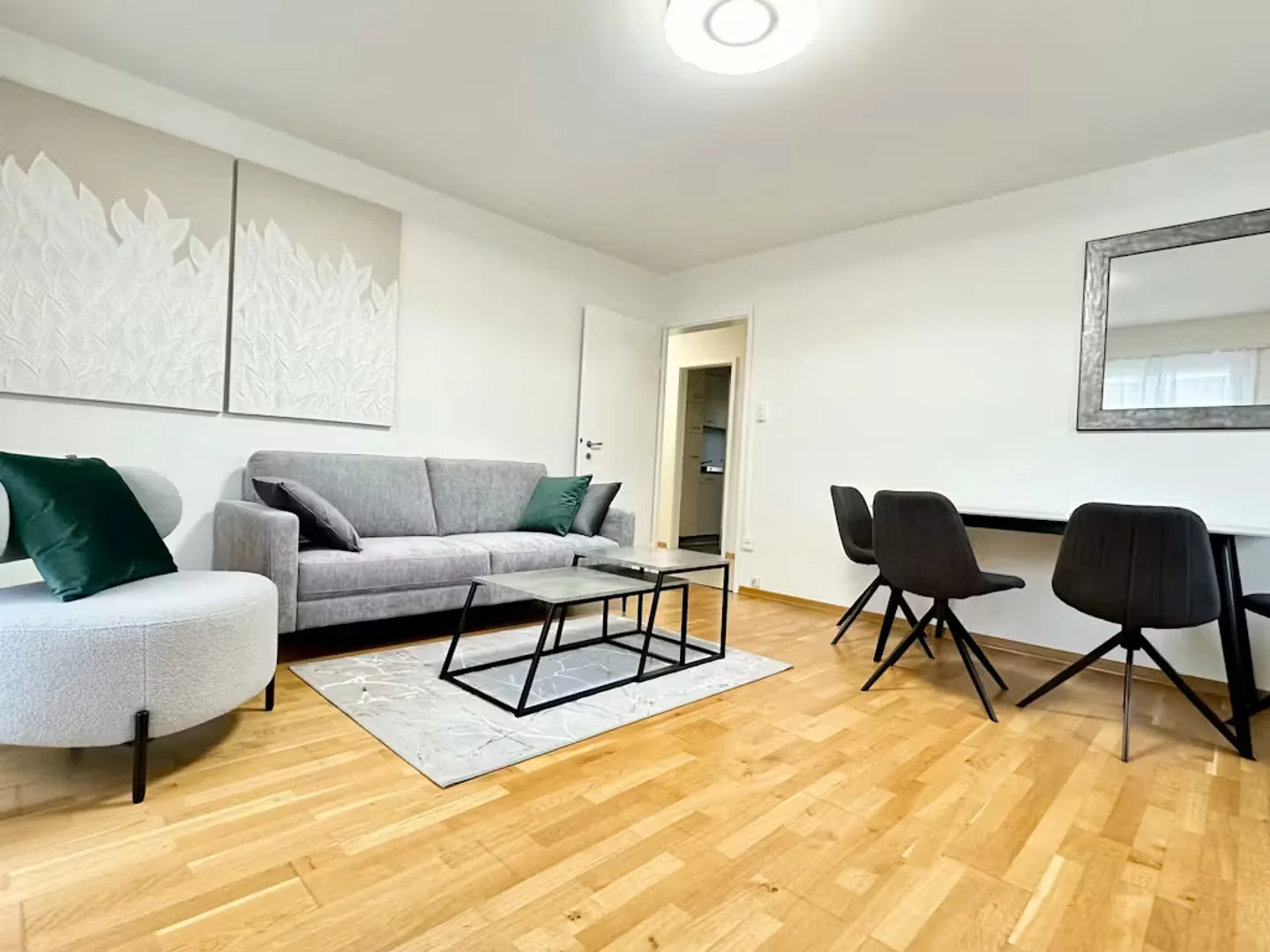 Stylish Room in Zurich Flatshare - Photo 3 of 10