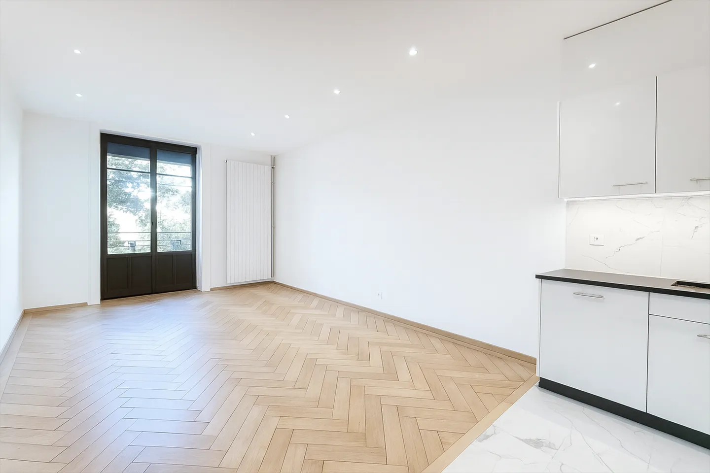 Apartment with potential for conversion into 5 rooms, in Carouge - Photo 2 of 13