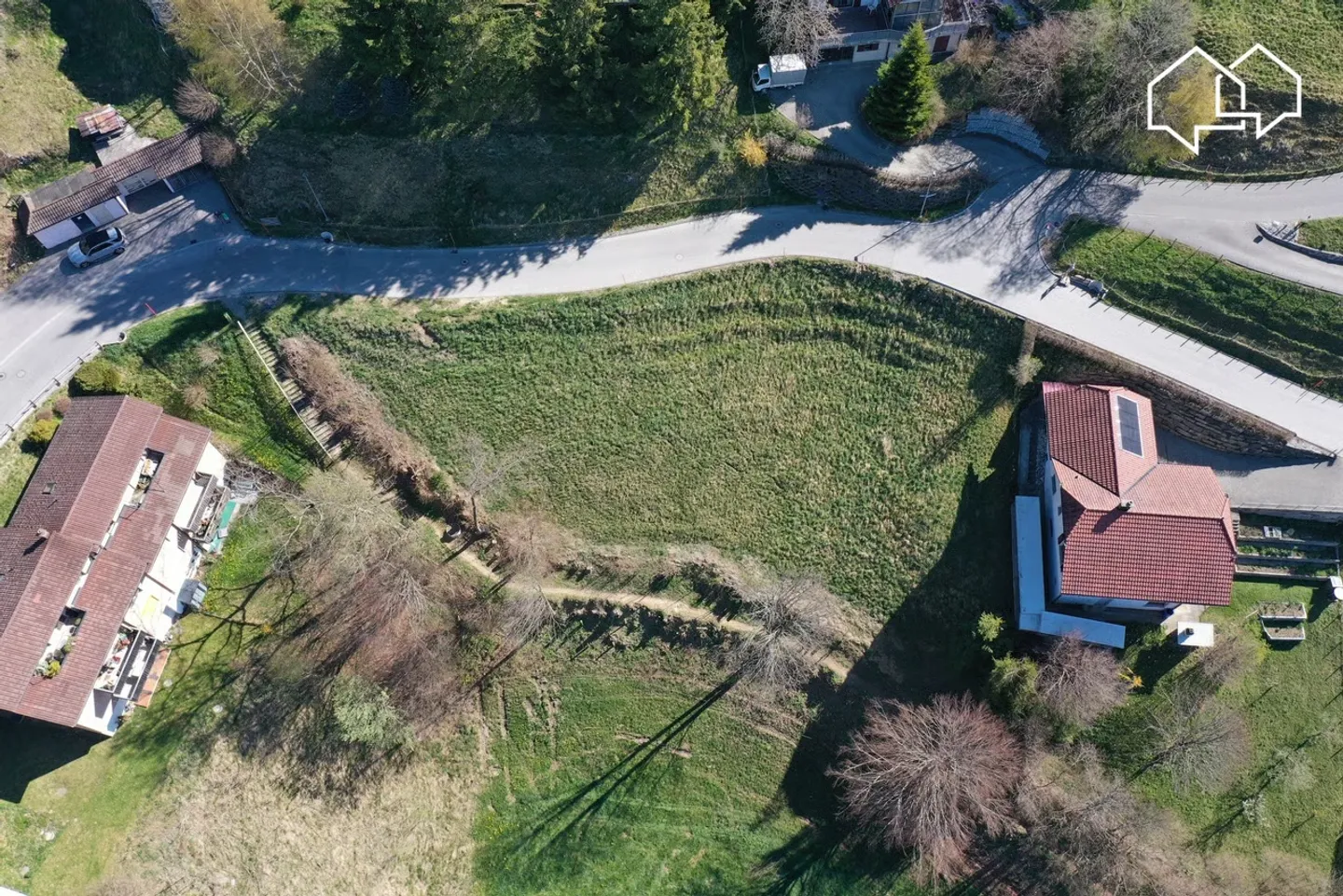 Building land with permit for 4 contiguous villas - Photo 2 of 2