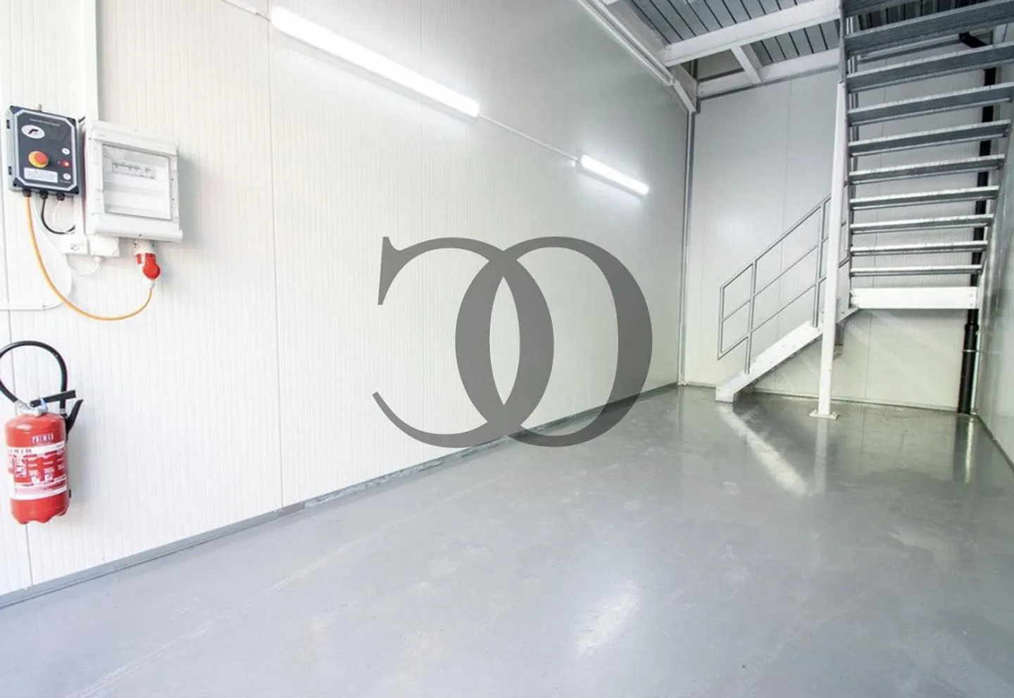 Investment Garage Units in Roche - Photo 2 of 6