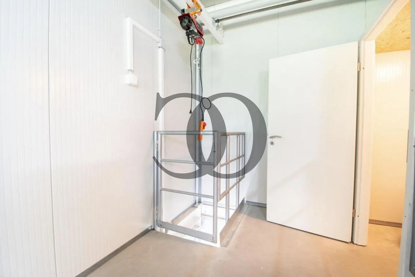Investment Garage Units in Roche - Photo 5 of 6