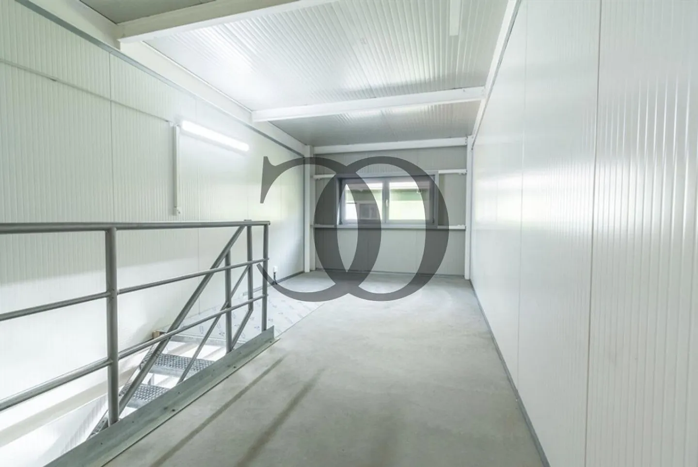Investment Garage Units in Roche - Photo 3 of 6