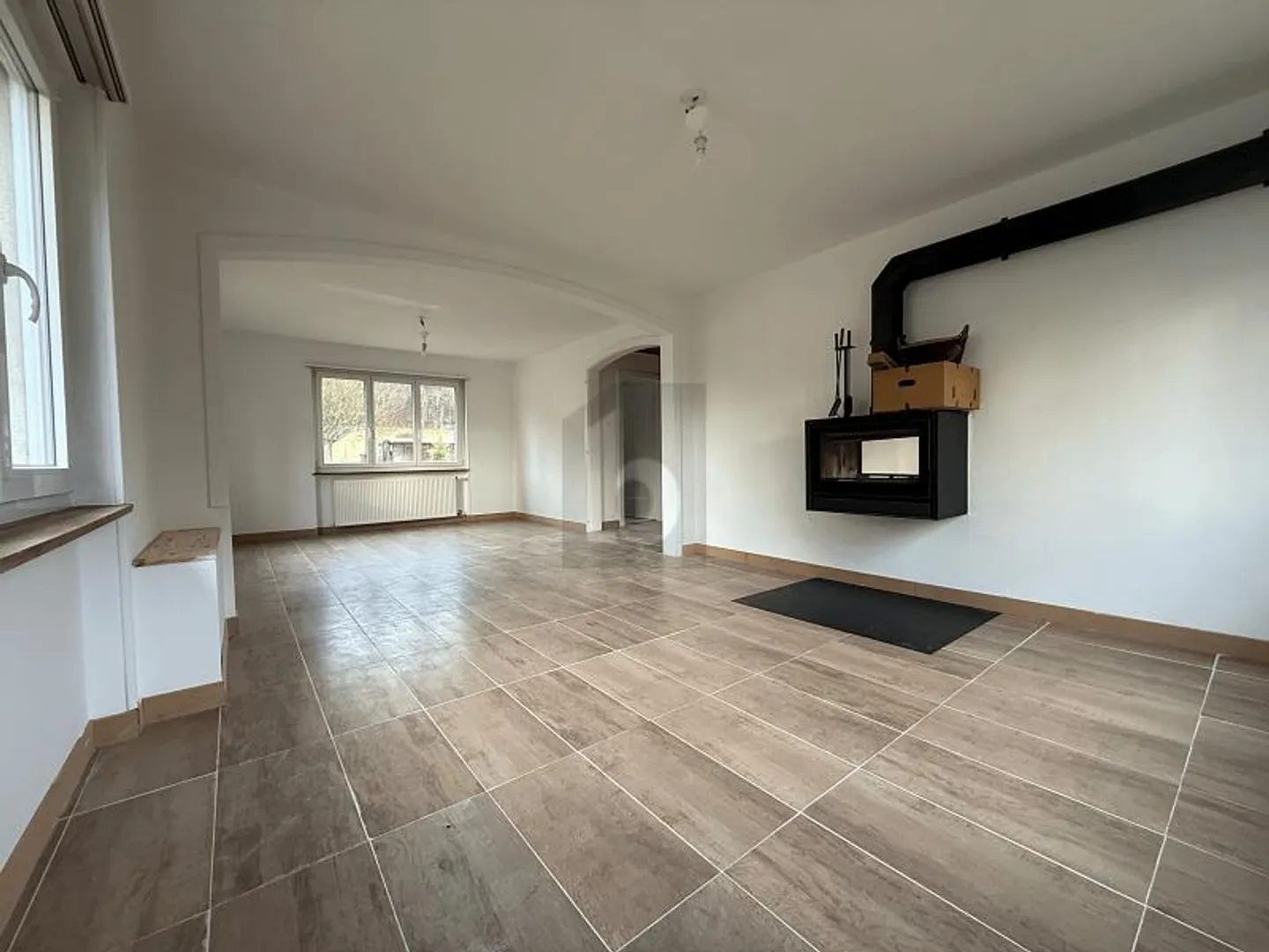 SPACIOUS AND BRIGHT - Photo 5 of 6