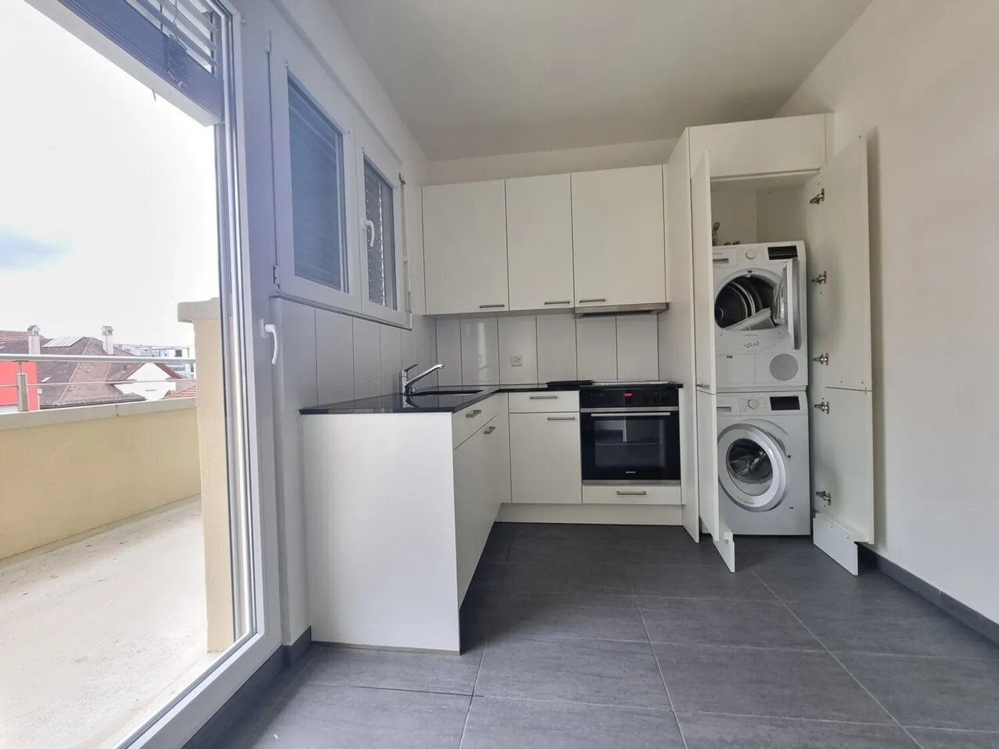 Appartamento ristrutturato con balcone - Foto 3 di 6