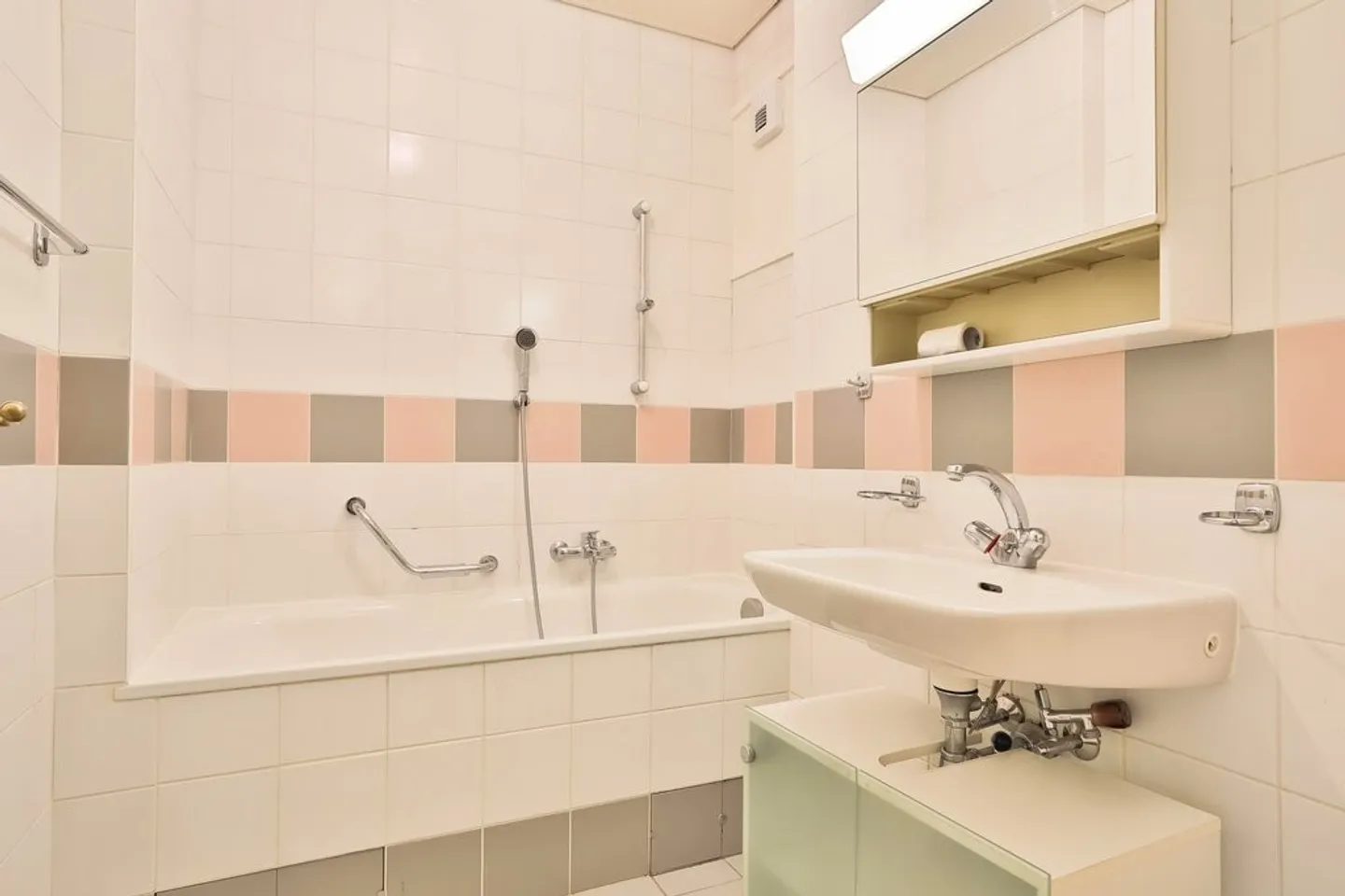 Modern and bright 3.5-room apartment in a quiet setting - Photo 5 of 7