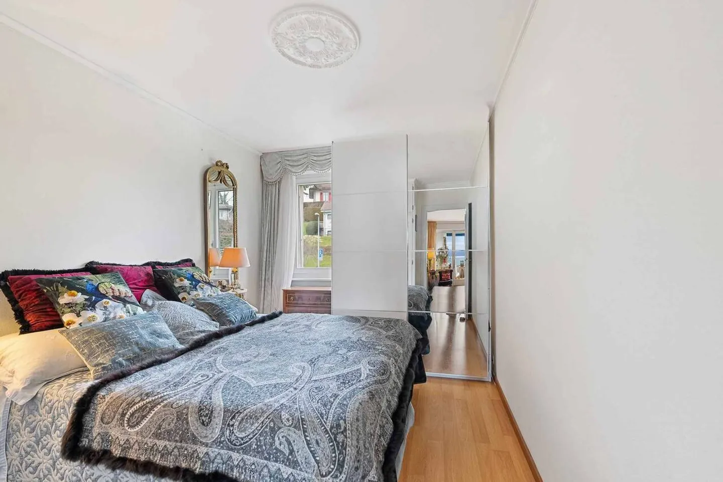 Stunning Apartment with Lake View - Photo 3 of 13