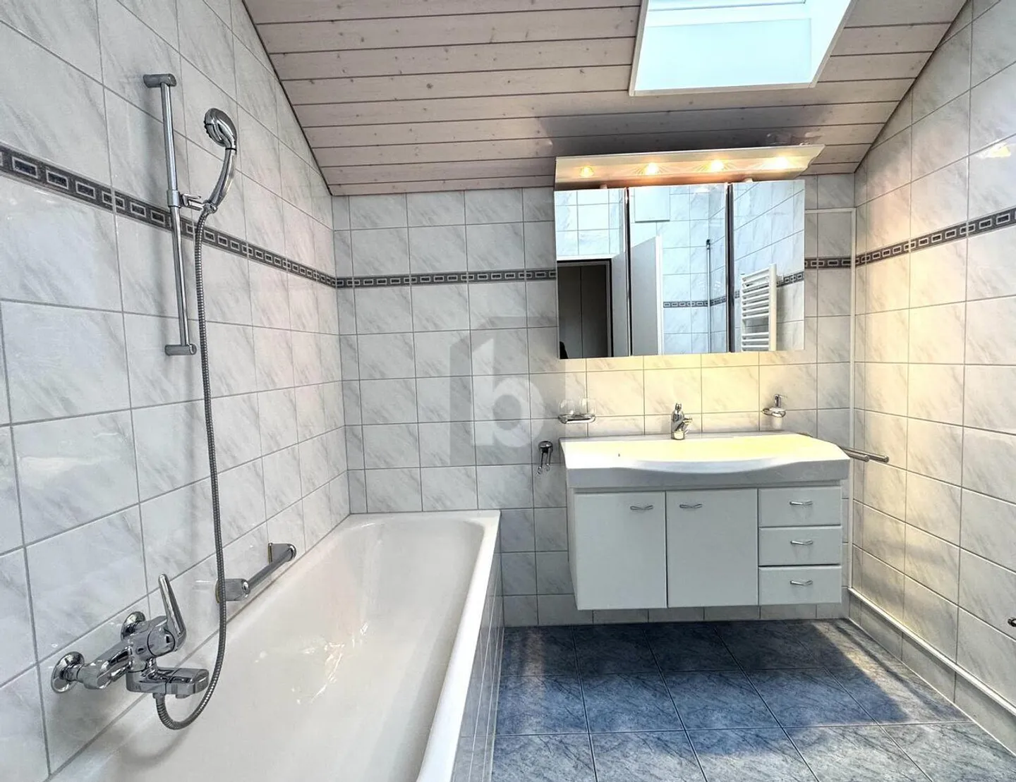 Geräumiges Penthouse in Kriens - Foto 3 von 6